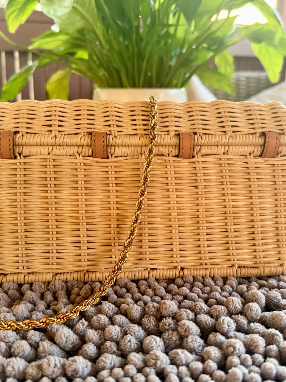 Tory Burch Natural Woven Rattan Shoulder Bag with Gold Logo - Picture 5 of 5